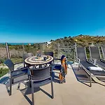 Villa En Con Piscina Privada Y Vistas Al Mar By Family Homes
