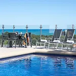 En Con Piscina Privada Y Vistas Al Mar By Family Homes *